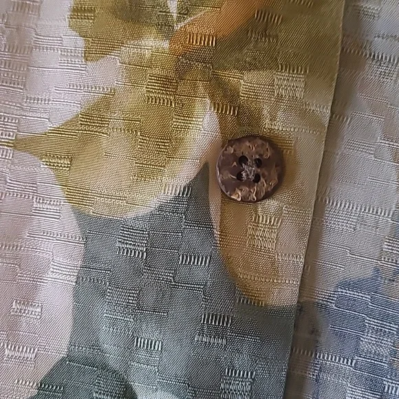 Tommy Bahama Men's XL hawaiin shirt - Picture 4 of 4